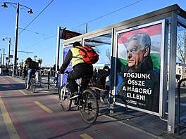 P�edvolební plakát v Budape�ti (9. dubna 2026)