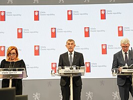 Alena Schillerová, Andrej Babi� a Karel Havlí�ek  (v�ichni za ANO) na tiskové...