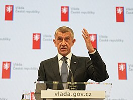 Premiér Andrej Babi� (ANO) na tiskové konferenci vlády. (13. dubna 2026)