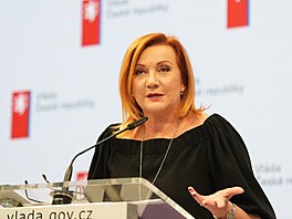 Ministryn� financí Alena Schillerová (ANO) na tiskové konferenci vlády. (13....