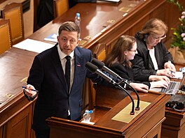 Vít Raku�an u �e�nického pultu na mimo�ádné sch�zi Poslanecké sn�movny, kterou...