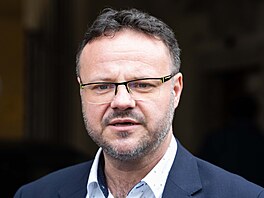 �editel �eského rozhlasu René Zavoral odchází po jednání s ministrem kultury...