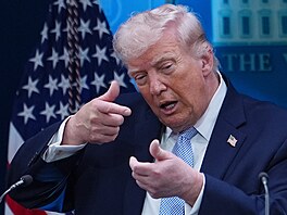 Prezident Donald Trump hovo�í s noviná�i v Bílém dom� ve Washingtonu. (6. dubna...