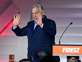 Ma�arský premiér Viktor Orbán v Budape�ti hovo�í ke svým p�íznivc�m po oznámení...