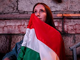 Lidé v Budape�ti se radují po oznámení �áste�ných výsledk� parlamentních voleb....