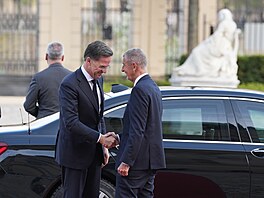 Premiér Andrej Babi� se na Ú�adu vlády setkal s generálním tajemníkem...