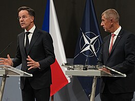 Premiér Andrej Babi� se na Ú�adu vlády setkal s generálním tajemníkem...