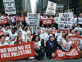 Protest proti americko-izraelské válce v Íránu v New Yorku. (13. dubna 2026)