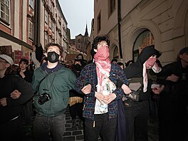 Odp�rci Pochodu pro �ivot blokují v centru Prahy trasu pr�vodu (11. dubna 2026)