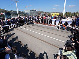 V Praze se otev�el Dvorecký most. Je jednadvacátým mostem v metropoli p�es �eku...