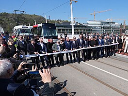V Praze se otev�el Dvorecký most. Je jednadvacátým mostem v metropoli p�es �eku...
