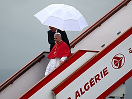 Pape� Lev XIV. zahájil svou náv�t�vu Afriky v Al�írsku, po p�íletu ho vítal...