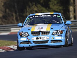 Juha Miettinen ve vozu BMW na Nürburgringu.