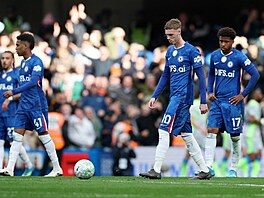 Skleslí fotbalisté Chelsea po inkasované brance v utkání s Manchesterem City.