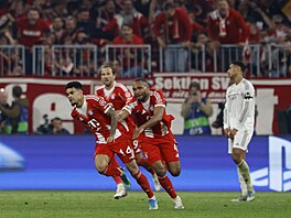 Luis Díaz se raduje z trefy do sít� Realu Madrid v odvetném �tvrtfinále Ligy...