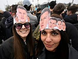 Podporovatelky hlavního ma�arského opozi�ního lídra a favorita voleb Pétera...