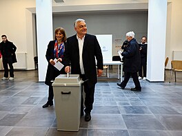 Ma�arský premiér Viktor Orbán odvolil v parlamentních volbách, které rozhodnou...