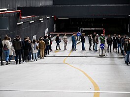 Fronty p�ed hlasovacími urnami v Budape�ti. Ma�arské parlamentní volby provází...