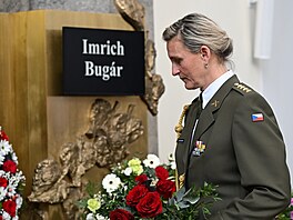 Barbora �potáková na posledním rozlou�ení s diska�em Imrichem Bugárem.