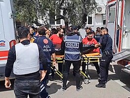 Turecká záchranka a policie zasahují ve m�st� Oniki�ibat. Na tamní základní...