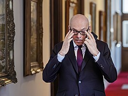 Ministr kultury Oto Klempí� p�ichází na jednání vlády (2. dubna 2026)