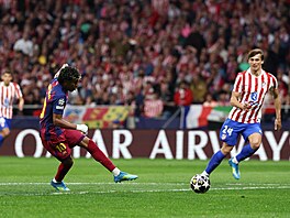 Lamine Yamal (Barcelona) st�ílí gól u� ve 4. minut� utkání proti Atléticu ve...