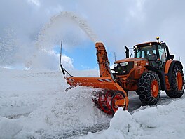 Fréza prorazila cestu k Lu�ní boud� (17. dubna 2026).
