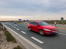 Hradec Králové zva�uje v oblasti Ploti�� nad Labem alternativy pro napojení...