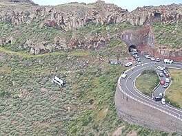 Na Kanárských ostrovech havaroval autobus s turisty, jeden �lov�k zem�el. (10....