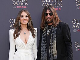 Elizabeth Hurley a Billy Ray Cyrus na Olivier Awards v Londýn� (12. dubna 2026)