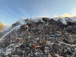 Hasi�i od noci zasahují u po�áru skládky v Bohumín�, lidé by nem�li v�trat....