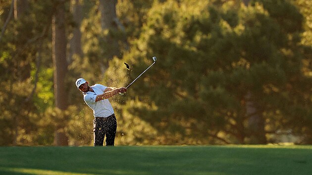 Sam Burns b�hem t�et�ho dne golfov�ho Masters.