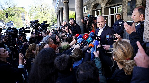 V Bulharsku se konaj� osm� parlamentn� volby za p�t let. Na sn�mku b�val� prezident a favorit voleb Rumen Radev (19. dubna 2026)
