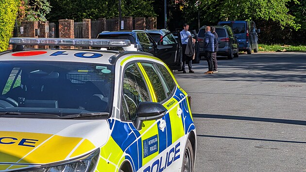 Britsk� policie vy�et�uje dal�� pokus o �h��sk� �tok na synagogu na severoz�pad� Lond�na. Podle vy�et�ovatel� vhodili pachatel� do budovy z�palnou bombu. (19. dubna 2026)