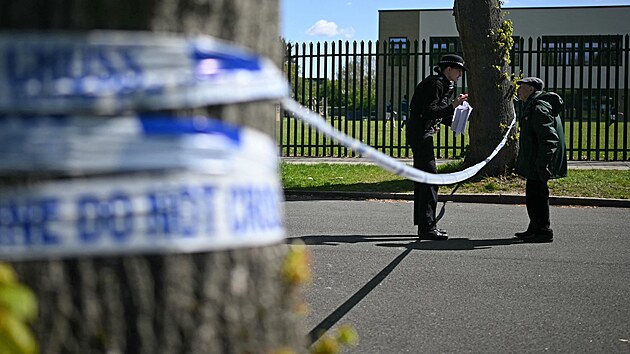 Britsk� policie vy�et�uje dal�� pokus o �h��sk� �tok na synagogu na severoz�pad� Lond�na. Podle vy�et�ovatel� vhodili pachatel� do budovy z�palnou bombu. (19. dubna 2026)