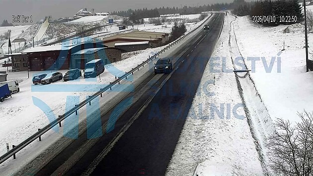 Sn�mek z obchvatu Bo��ho Daru. Pohled sm�rem na Kl�novec. (10. dubna 2026)
