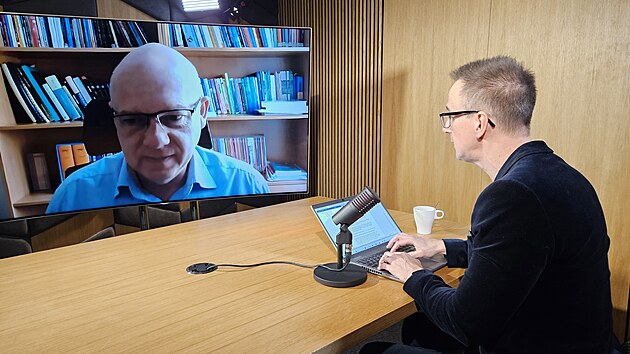 Ma�arsko �ek� boj o moc. ��fa diplomacie mohou obvinit i z vlastizrady, ��k� Cabada