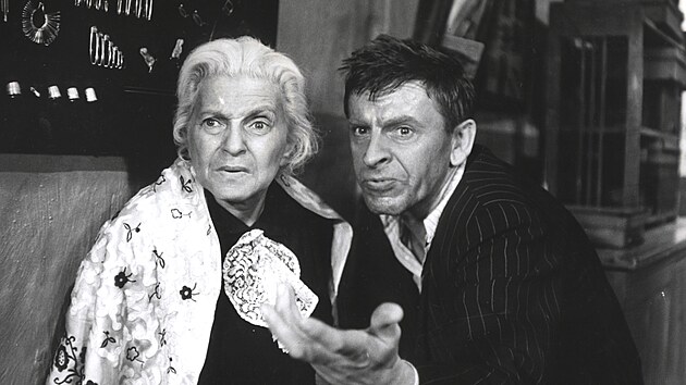 Antick� trag�die. Slu�n�, ale ustra�en� slaboch a star� pan�, kter� v�bec...