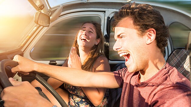 Rychlost zab�j�. Nep�izp�soben� rychlosti stavu vozovky a technicko-dopravn�...