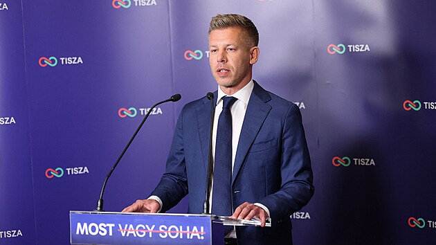 L�dr strany Tisza P�ter Magyar hovo�� v den parlamentn�ch voleb v Budape�ti. (12. dubna 2026)