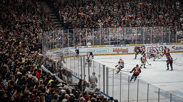 Momentka ze semifinálového klání mezi Spartou a Pardubicemi.