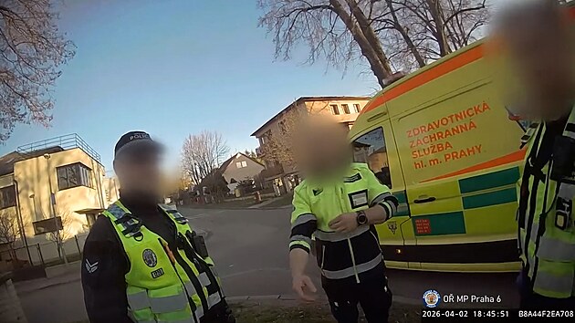 Strá�níci poslali podnapilou �enu z d�tského h�i�t� na záchytku