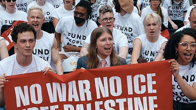 Protest proti americko-izraelsk� v�lce v �r�nu v New Yorku. (13. dubna 2026)