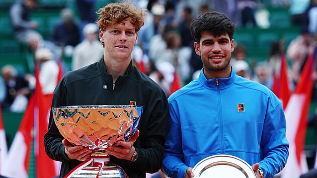 Jannik Sinner a Carlos Alcaraz po fin�le turnaje v Monte Carlu.