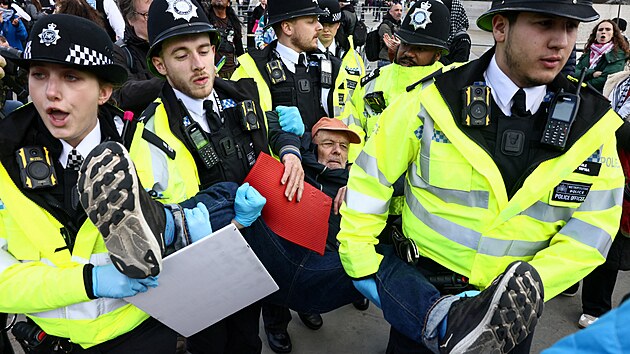Lond�nsk� policie zatkla 523 lid� na demonstraci na podporu propalestinsk� organizace Palestine Action. (11. dubna 2026)