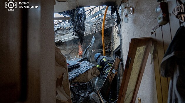 Ukrajina a Rusko se obviňují z porušování velikonočního příměří v tisícovkách případů