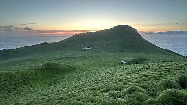 Elliðaey je mal� ostrov ji�n� od Islandu, kter� je sou��st� souostrov� Vestmannaeyjar. P�esto�e cel� souostrov� m� jen n�co p�es 4 000 obyvatel, samotn� ostrov Elliðaey je zcela neobydlen�.