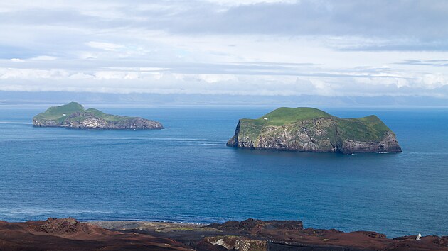 Elliðaey je mal� ostrov ji�n� od Islandu, kter� je sou��st� souostrov� Vestmannaeyjar.