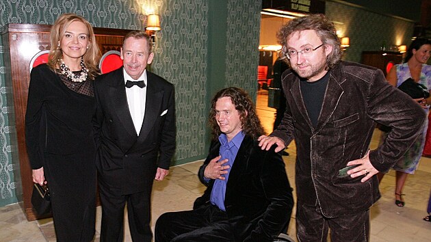 V�clav Havel s man�elkou Dagmar, Jan Potm�il a Jan H�ebejk (2006)