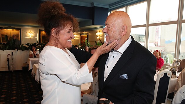 První kapelníku, budeš chybět! Na Hybše vzpomínají Zelenková, Smigmator či Šporcl